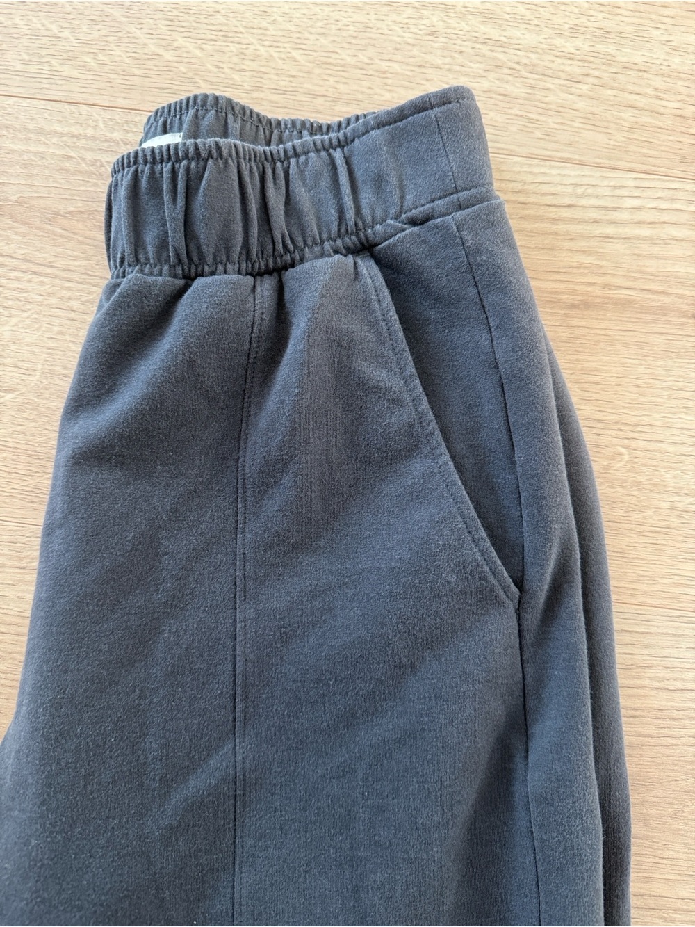 Abercrombie & Fitch Dark Grey Wide-Leg Pintuck Sweatpants - Picture 4 of 6